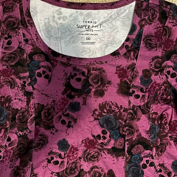 NWT Torrid Women Plus Long Sleeve Fit & Flare Shirt Purple Skulls Rose Floral 10 - Picture 3 of 7